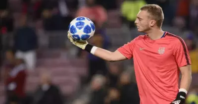 رسميا.. برشلونة يستغني عن حارس مرماه ويضم حارس فالنسيا