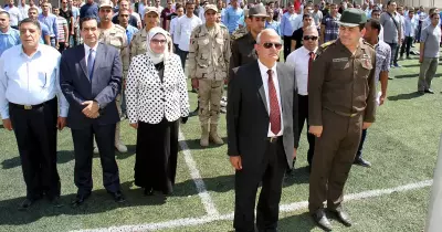 في أول يوم دراسي.. رئيس جامعة طنطا يشارك الطلاب في تحية العلم