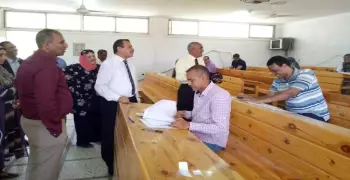 رئيس جامعة أسوان يتفقد امتحانات معهد البحوث الأفريقية