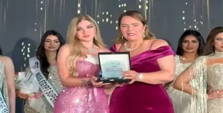  ياسمين الخطيب رداً على ترند المنديل: حمالة الفستان وقعت..فيديو 
