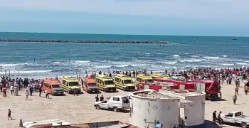 سقوط طائرة في بحر رأس البر بالقرب من الشاطىء (صور)