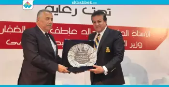 في مؤتمر تطوير الإعلام.. جامعة مصر الدولية تكرم وزير التعليم العالي