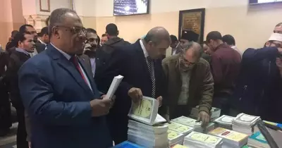 رئيس جامعة الأزهر يفتتح معرض للكتب في كلية اللغة العربية