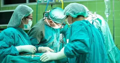 استخراج 33 جسما غريبا من بطن شاب.. «سكاكين» وأشياء أخرى