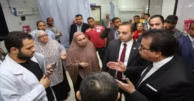 وزير التعليم العالي في زيارة مفاجئة لمستشفى الدمرداش «صور»