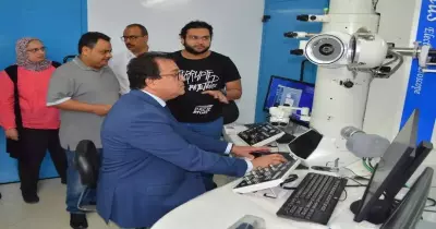 وزير التعليم العالي يتفقد مدينة الأبحاث العلمية ببرج العرب