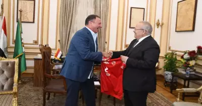 رئيس جامعة القاهرة يطالب بنقل الرياضة من الصراع البغيض إلى المنافسة المحترمة