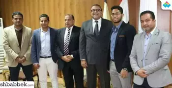 رئيس جامعة بني سويف يستقبل أمين اتحاد الطلاب ونائبه لتهنئتهم