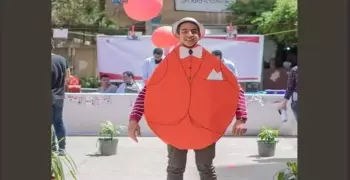 طالب بكلية الطب ببنها يهدد إدارتها بالانتحار إذا رفضت طلبه