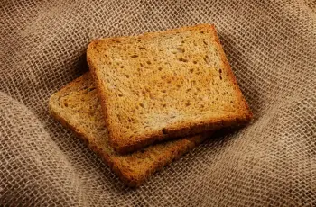 هل خبز التوست البني صحي وما الكمية المسموح بها؟
