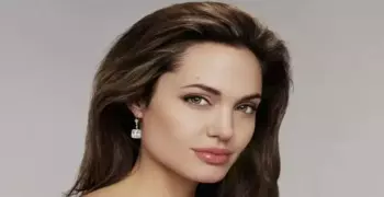 النحل يلتهم جسد أنجلينا جولي.. فيديو