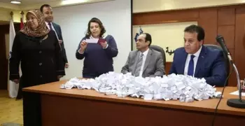 وزير التعليم العالي يهدي 10 رحلات عمرة للعاملين في الوزارة