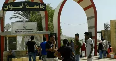 رئيس جامعة أسوان يستقبل الطلاب الجدد: «اهتموا بالأنشطة الطلابية»