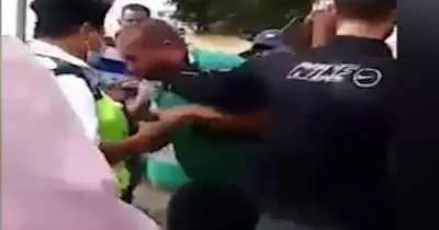 طبيب متحرش يمارس العادة السرية في الميكروباص بجوار طالبة فيديو