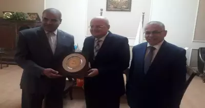 تكريم رئيس جامعة الأزهر في الزقازيق