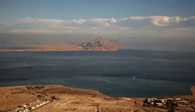 السعودية تبدأ البناء في جزيرة تيران رغم عدم تسليمها