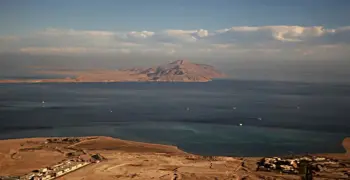السعودية تبدأ البناء في جزيرة تيران رغم عدم تسليمها
