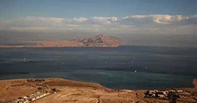 السعودية تبدأ البناء في جزيرة تيران رغم عدم تسليمها