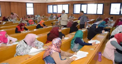 1360 طالبا وطالبة يؤدون امتحانات الدبلومتين المهنية والخاصة بـ«تربية سوهاج»