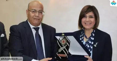 عميدة آداب عين شمس تكرم الأمين العام المساعد للبرلمان العربي
