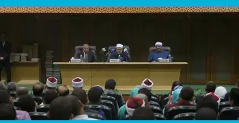 الطيب يكرم أوائل كليات جامعة الأزهر (صور)