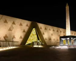 مواعيد عرض الشمس الأبدية بالمتحف المصري الكبير وطريقة الحجز