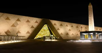 مواعيد عرض الشمس الأبدية بالمتحف المصري الكبير وطريقة الحجز