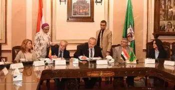 رئيس جامعة القاهرة يوقع بروتوكول تعاون مع السفير الأسباني