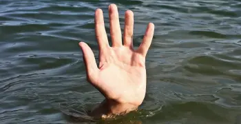 غرق طفل بالغربية ووالده يصارع الموت بعد محاولة إنقاذه (صور)