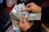 سعر صرف الدولار اليوم.. مقارنة داخل البنوك