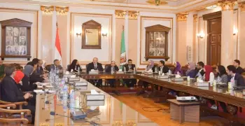 رسائل رئيس جامعة القاهرة لاتحاد الطلاب: لا مجال للانتماءات أو التخريب (صور)