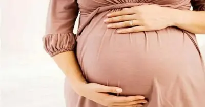 إجازة الأمومة في نظام العمل.. دليلك الشامل لشروط ومدد الاستحقاق في القطاعين