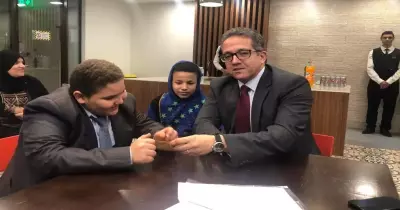 وزير الآثار يمنح طفلا وأخيه تصريحا دائما لزيارة المتاحف والمناطق الأثرية مجانا