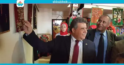 صور| رئيس جامعة بنها يفتتح المعرض الطلابي للمشغولات اليديوية