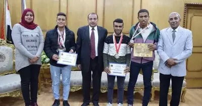 جامعة بني سويف تكرم الطلاب المتفوقين في المجالات البحثية والرياضية