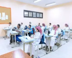 متى تبدأ الحصة الأولى في الدوام الشتوي 1448 بمدارس الرياض وجدة والمدينة؟