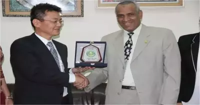 للتعاون العلمي.. أستاذ بجامعة فوكوي اليابانية يزور «بيطري أسيوط»