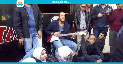 احتفالا بالفلانتين.. أسرة «صوت الحياة» تنظم فقرات غنائية بجامعة حلوان (فيديو)