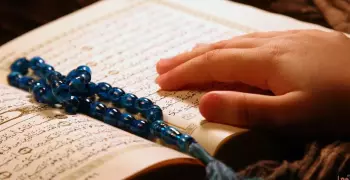 هل يجوز تقاضي أجرًا مقابل قراءة الرقية الشرعية على الغير؟ (فيديو)