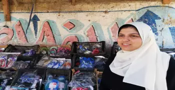 حكآية آية حسين طالبة الطب وبائعة الأحذية