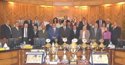 جامعة الإسكندرية تكرم إدارة رعاية الشباب لجهودهم في أسبوع شباب الجامعات