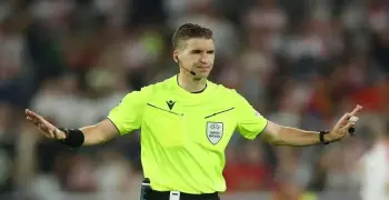 من هو حكم مباراة مصر والأرجنتين françois letexier بعد إثارته جدل تحكيمي؟
