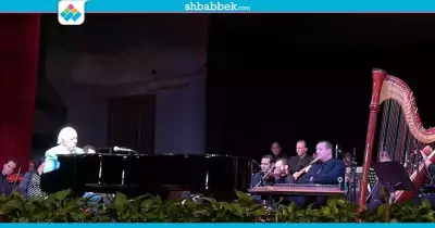 «عمر خيرت» يشعل حفل جامعة القاهرة(صور)