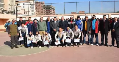 نائب رئيس جامعة المنوفية يكرم فريق الجوالة بكلية التربية الرياضية