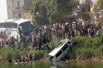 انقلاب ميكروباص بترعة في الأقصر يتسبب في وفاة وإصابة العديد من المواطنين.. (فيديو وصور)