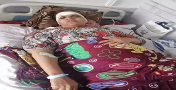 إصابة معلمة بـ100 غرزة في البحيرة بعد تعدي أسرة بالكامل عليها