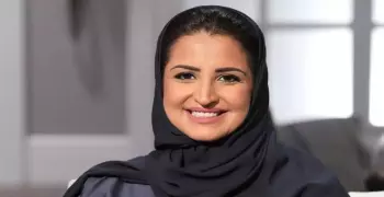 الإعلامية سمر المقرن عالقة في طريق مطار بيروت.. وهذا تعليقها بعد العودة للسعودية