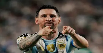 بعد الجدل التحكيمي.. هل الفيفا ستعيد مباراة مصر والأرجنتين؟