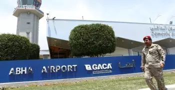 بينهم مصريين.. مقتل شخص وإصابة 21 في هجوم للحوثيون على مطار أبها