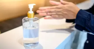 حكم استخدام الكحول للتعقيم.. رأي دار الإفتاء المصرية
